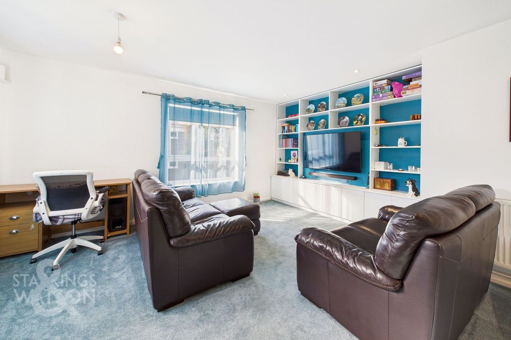 Property photo 2 of 19