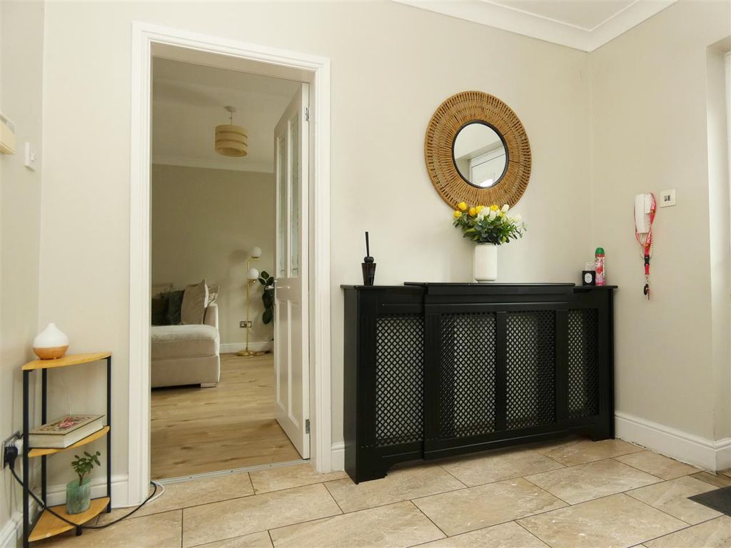Property photo 2 of 13 Entrance Hall