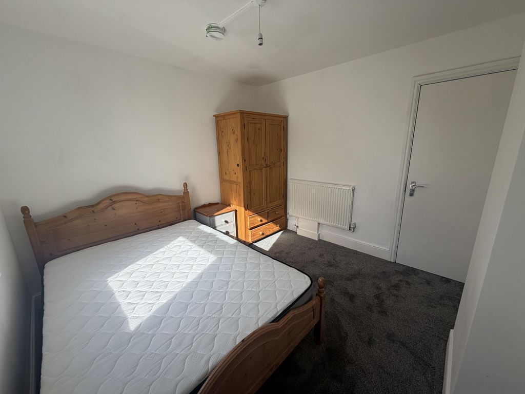 Property photo 3 of 10 Room 2 (4)