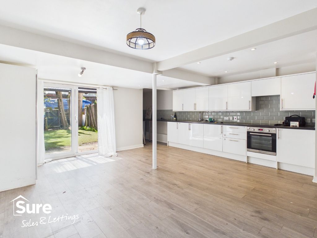 Property photo 2 of 17 3979664
