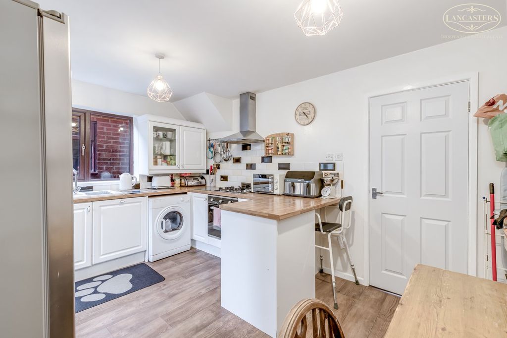 Property photo 3 of 14 Kitchen Diner