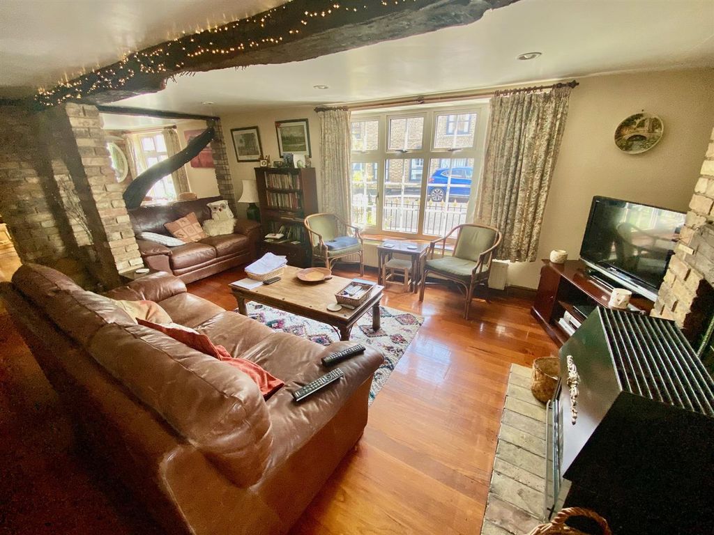 Property photo 2 of 30