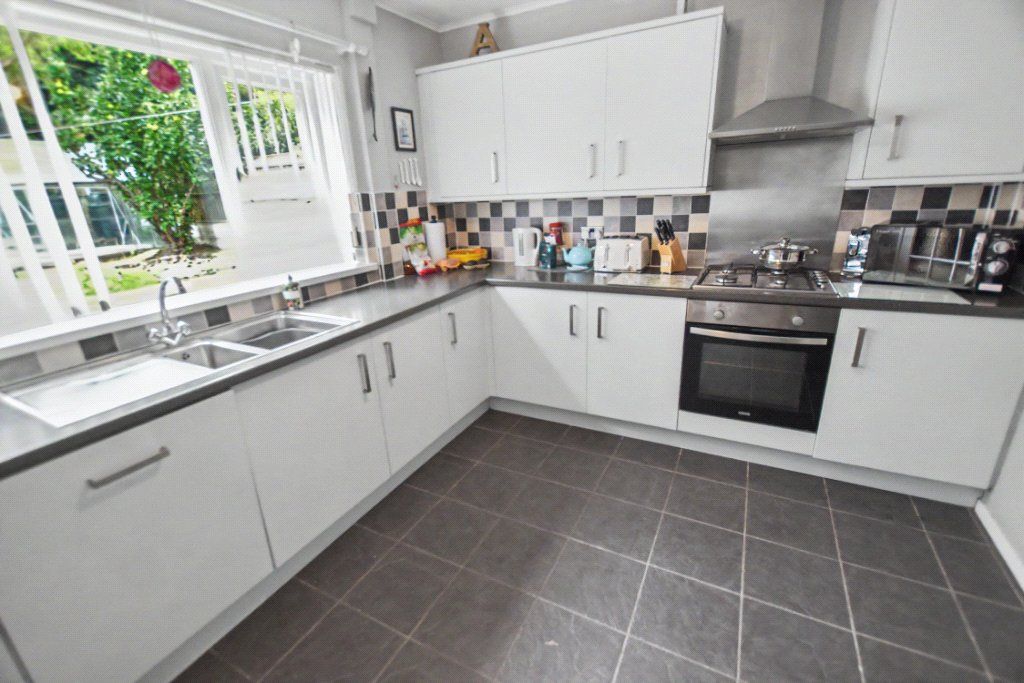 Property photo 3 of 20 Kitchen