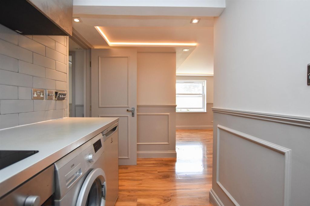 Property photo 2 of 11 Kitchen