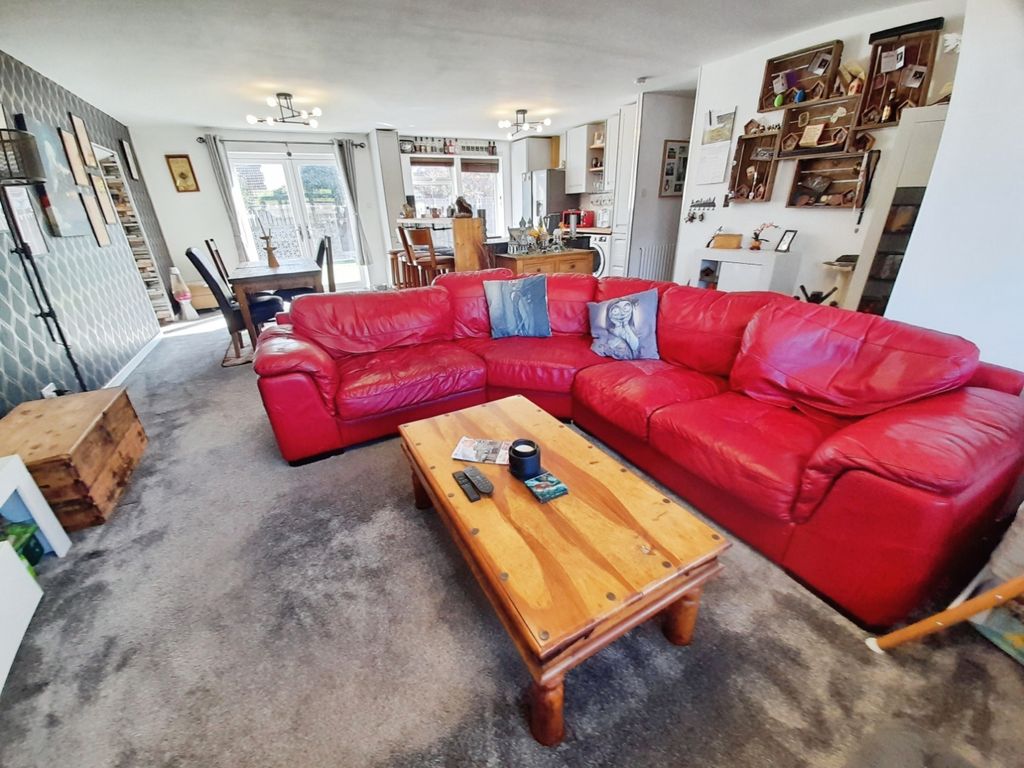Property photo 2 of 17 Pbox-Living_Room-343370.Jpg