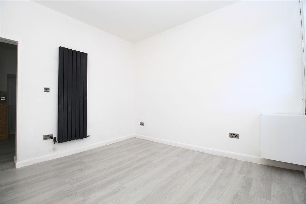 Property photo 3 of 13 Sitting Room .Jpg