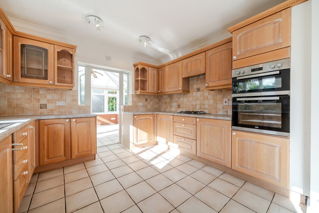 Property photo 3 of 27 Kitchen / Dining Room