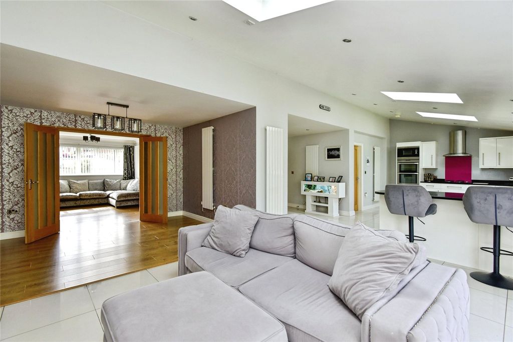 Property photo 2 of 28 Picture No. 17