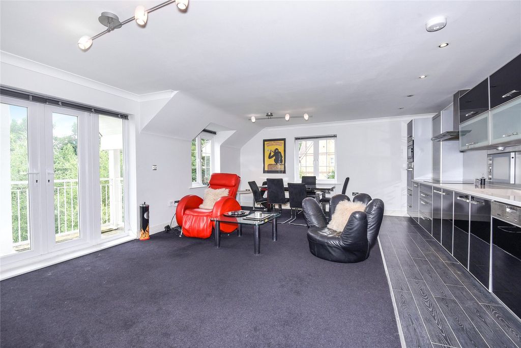 Property photo 2 of 12 Sitting Room