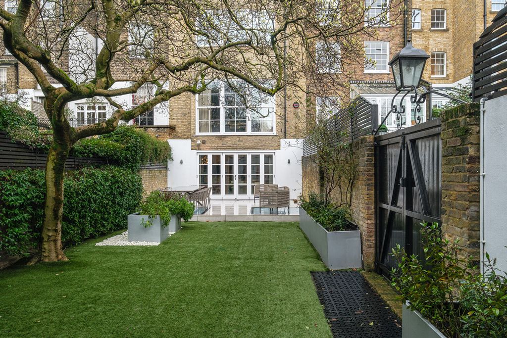 Property photo 2 of 50