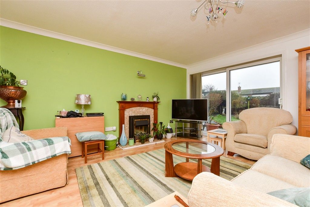 Property photo 3 of 8 Lounge