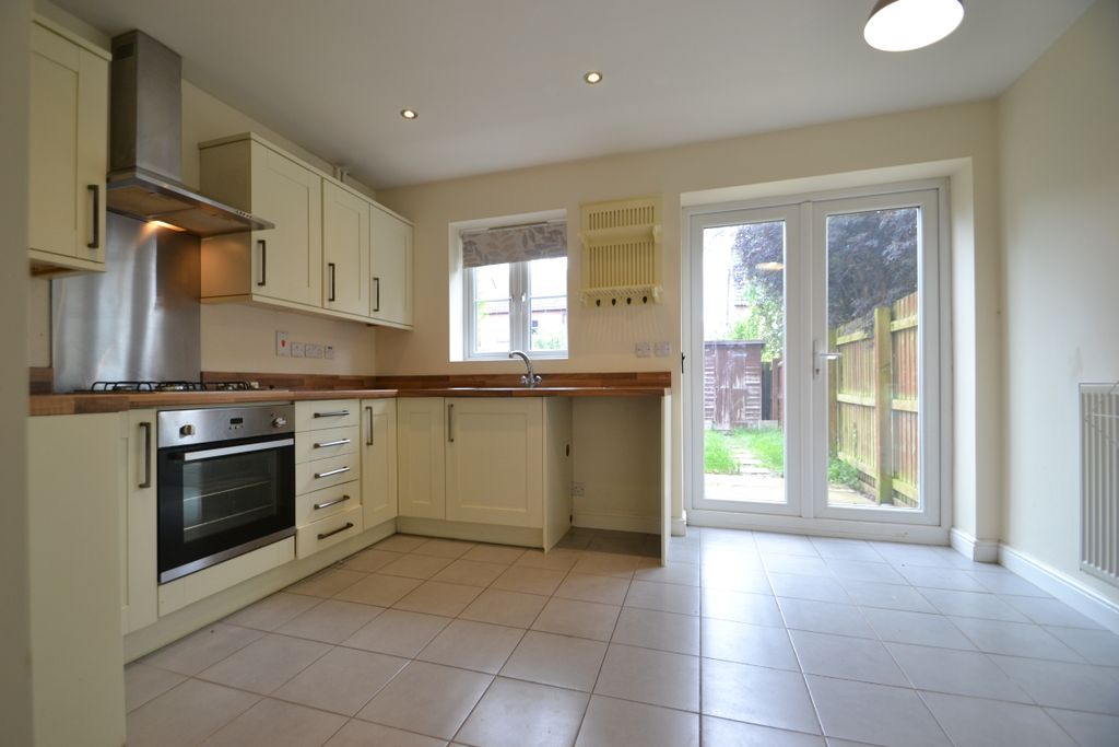 Property photo 3 of 12 Kitchen