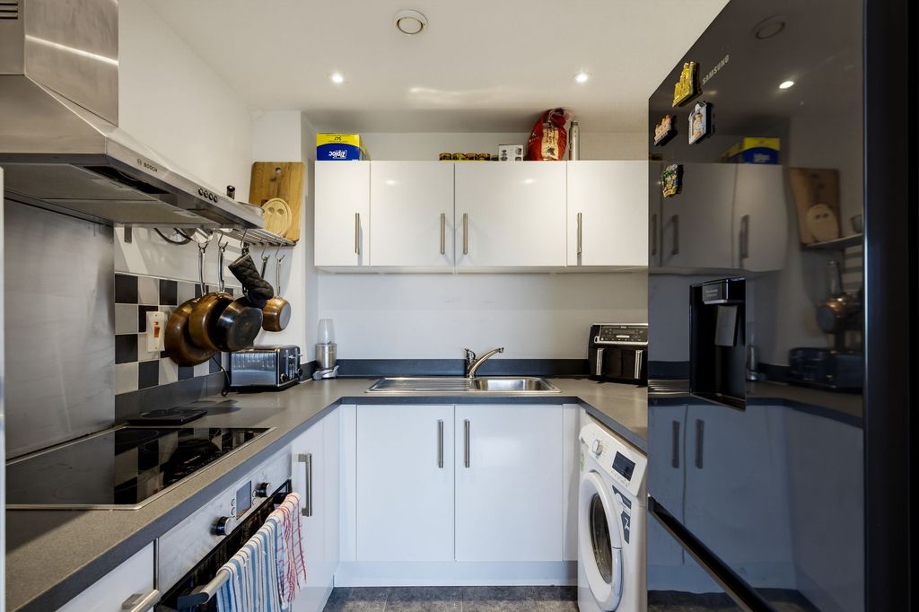 Property photo 2 of 37