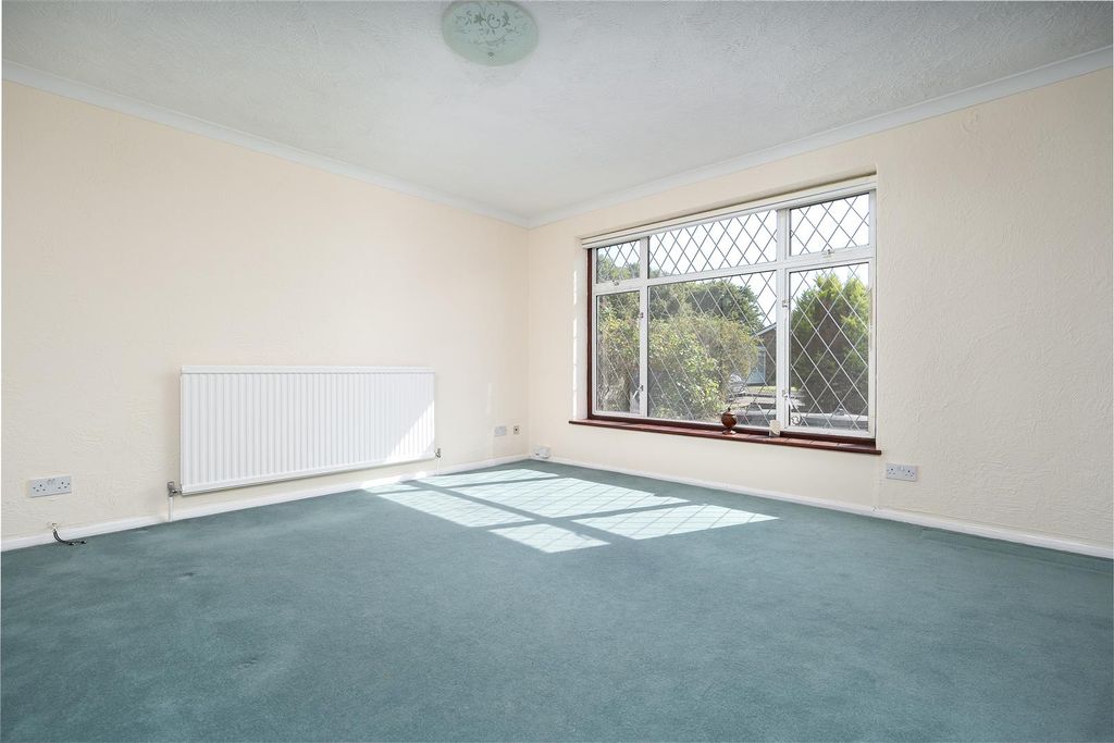 Property photo 2 of 13 Living/Dining Room
