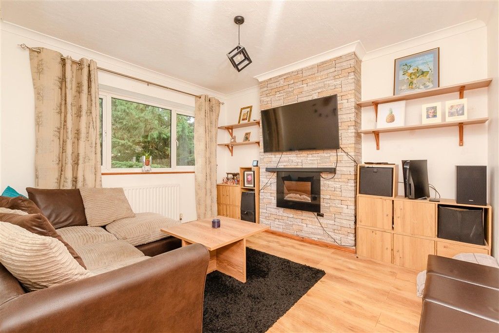 Property photo 3 of 8 Lounge