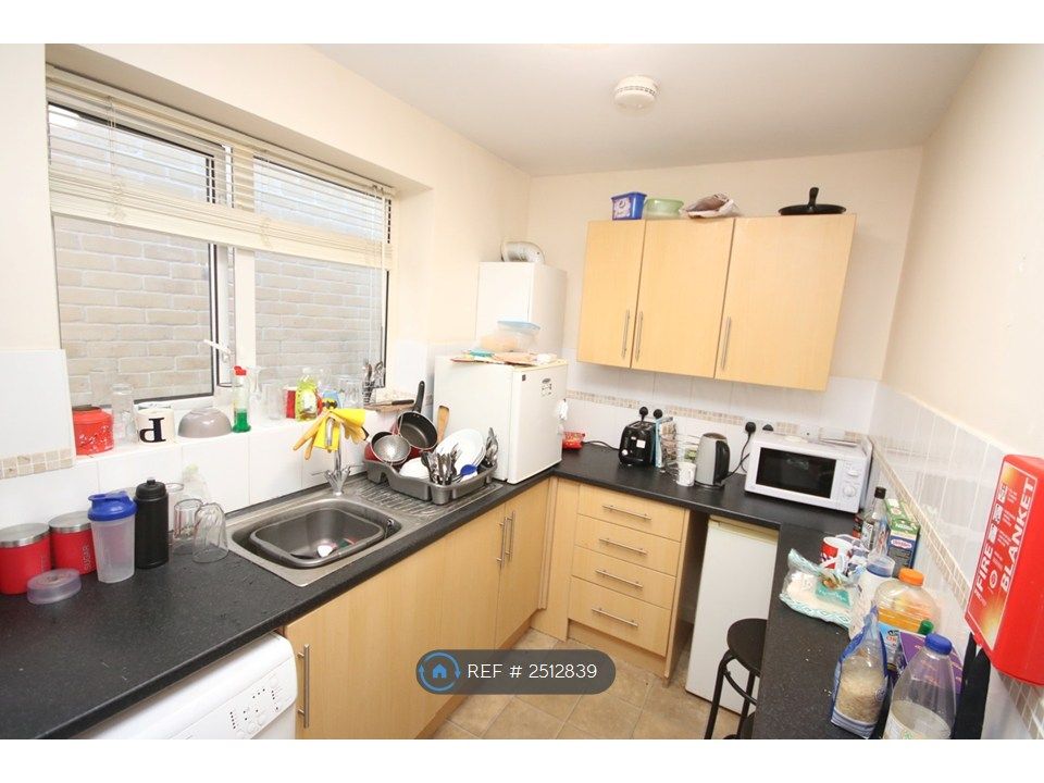 Property photo 2 of 8 Kitchen