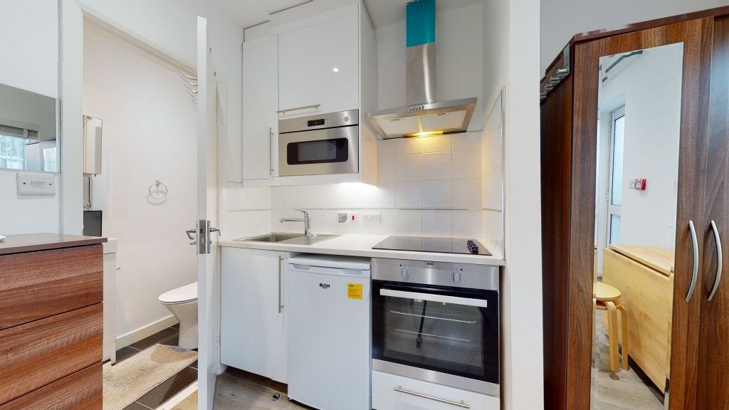 Property photo 2 of 9 Kitchen