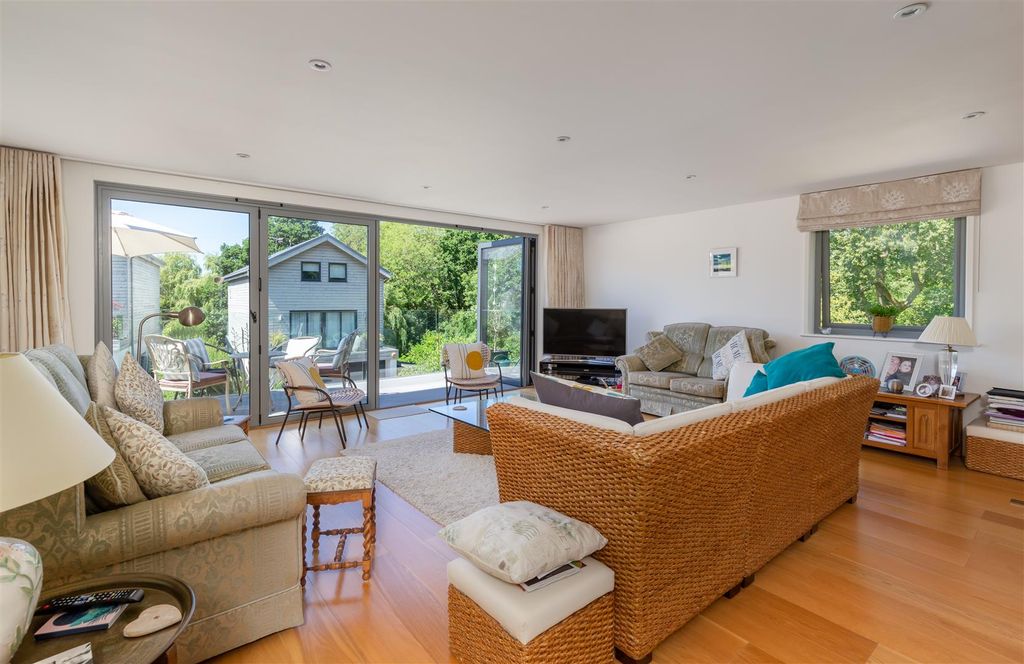 Property photo 2 of 37