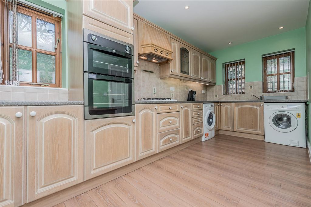 Property photo 3 of 29 Fitted Dining Kitchen: