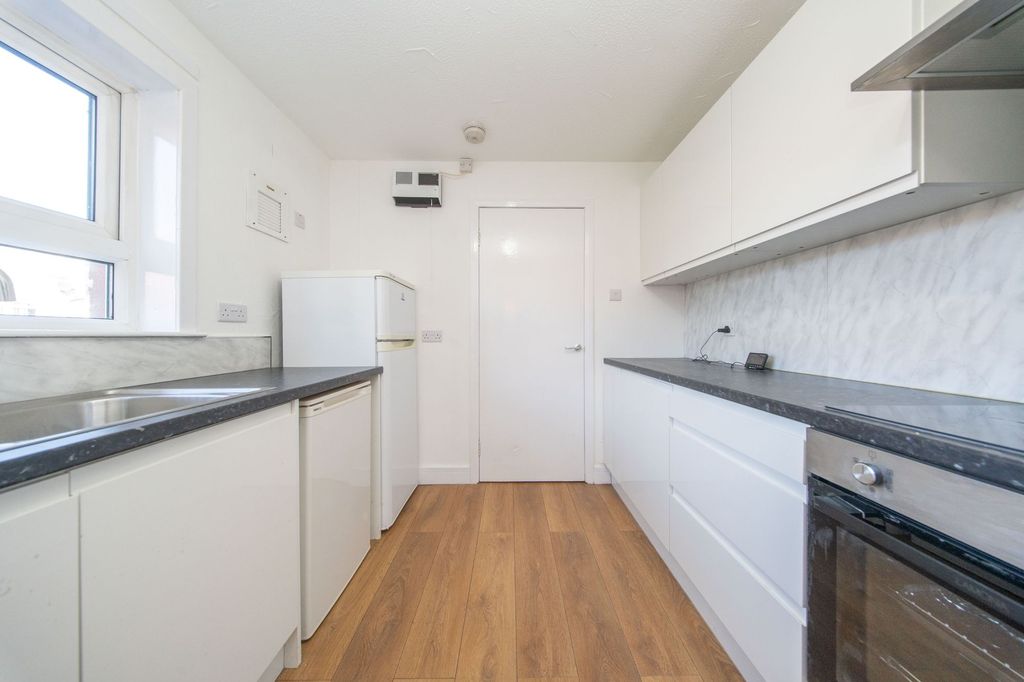 Property photo 3 of 26 Kitchen