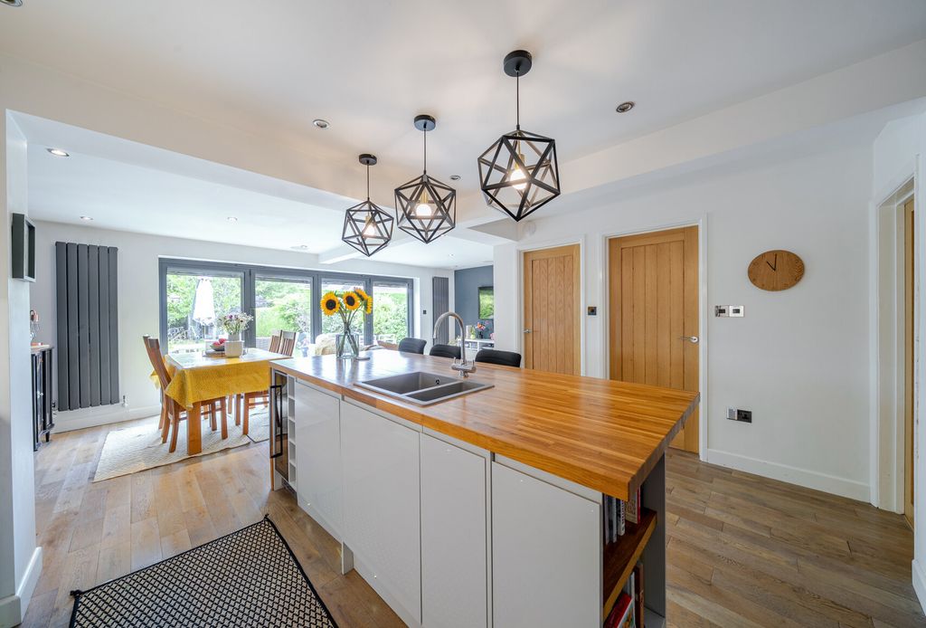 Property photo 2 of 15 1356142-3-68Cbe9c...