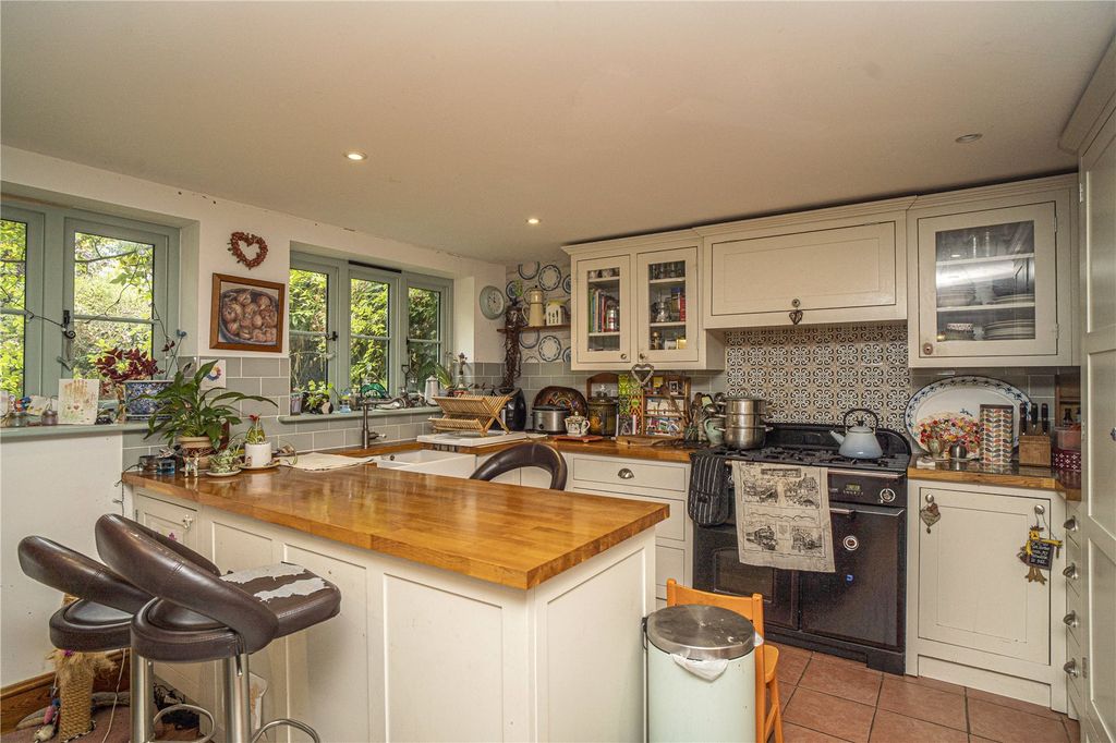Property photo 3 of 16 Kitchen