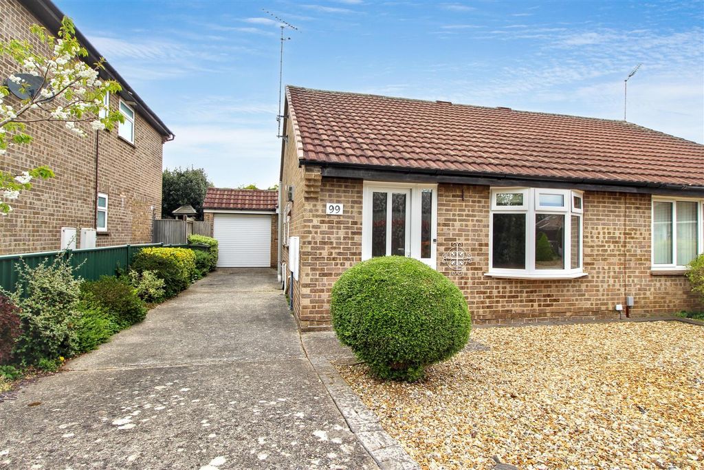 Property photo 1 of 11 Front