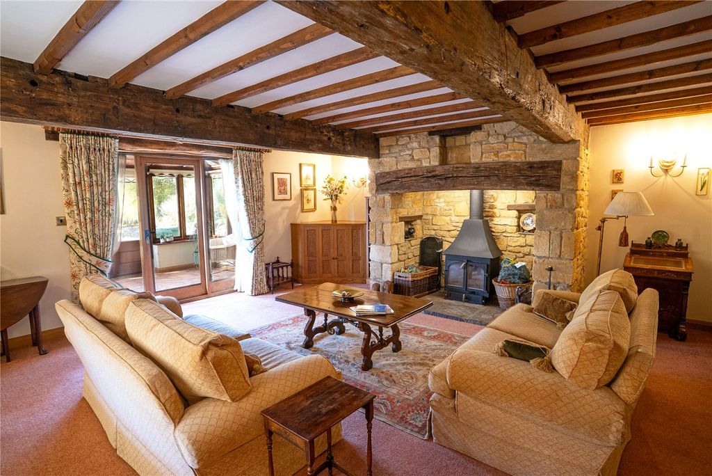 Property photo 3 of 12 Sitting Room