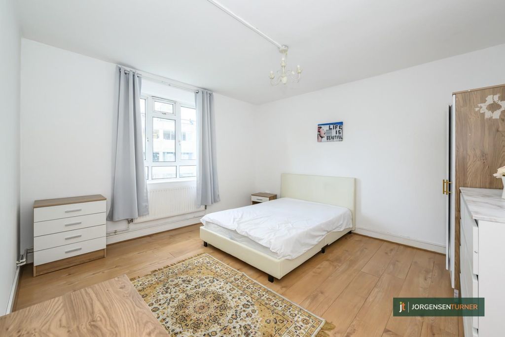 Property photo 2 of 12 Mackay House 52-010 Lr - Jt.Jpg