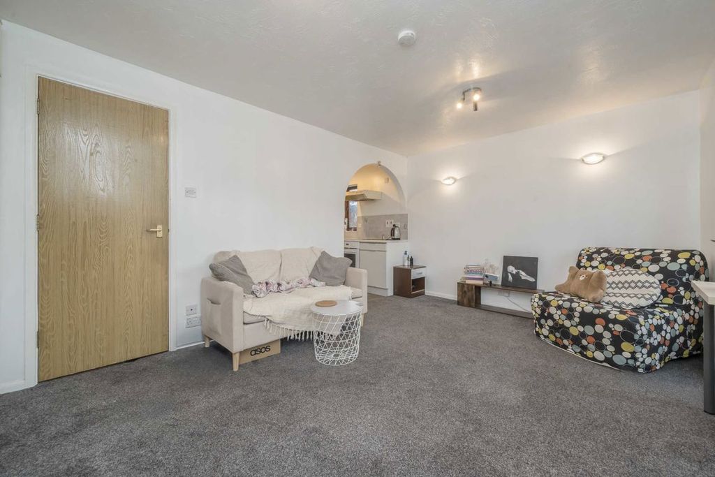 Property photo 2 of 6