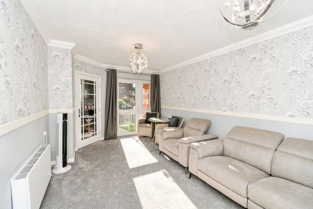 Property photo 3 of 15 Photo