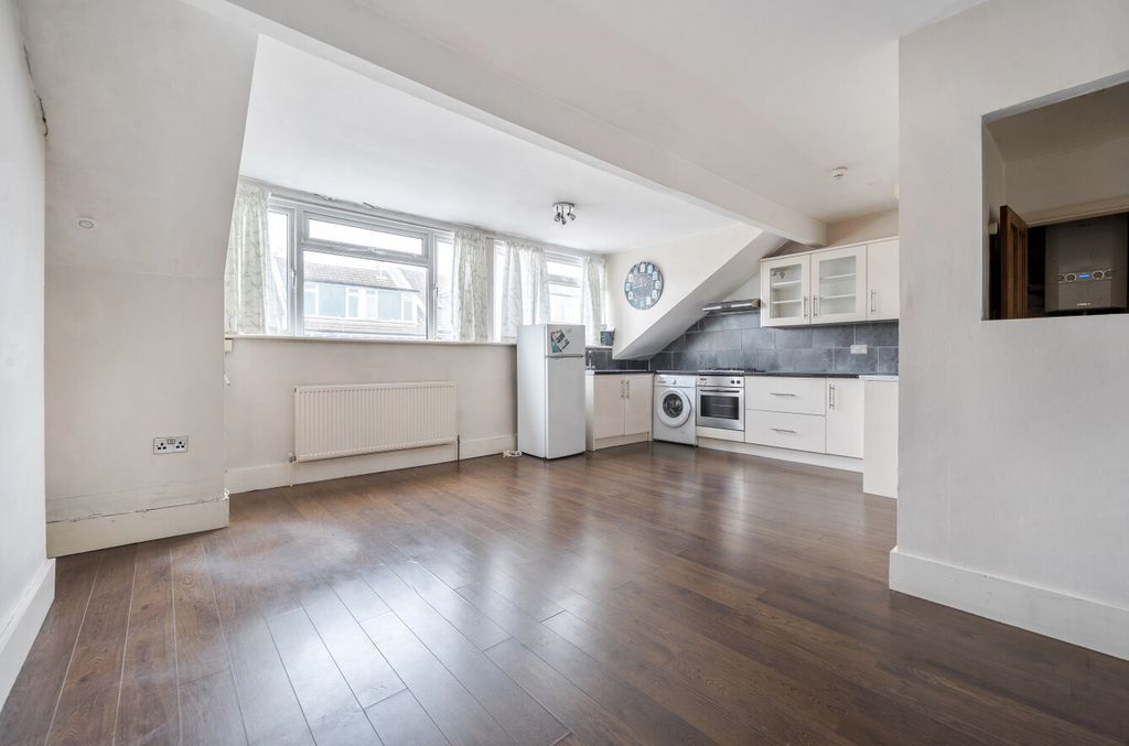 Property photo 3 of 8 1479612-22-6A2Bec...