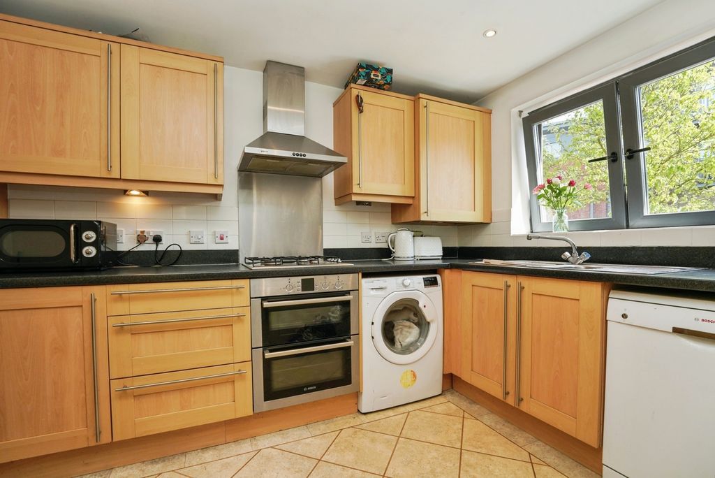 Property photo 2 of 17 Kitchen