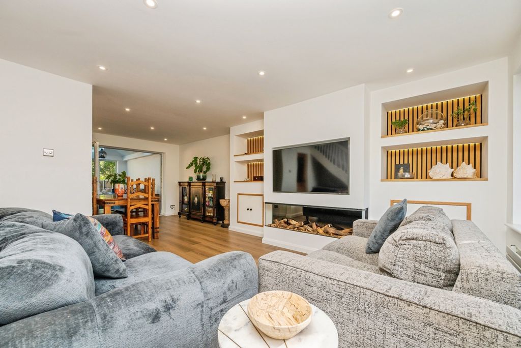 Property photo 2 of 23 Pbox-Img.Jpg