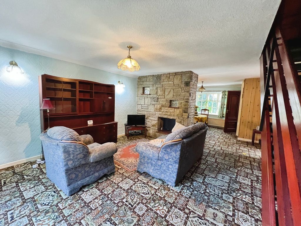 Property photo 2 of 18 Lounge