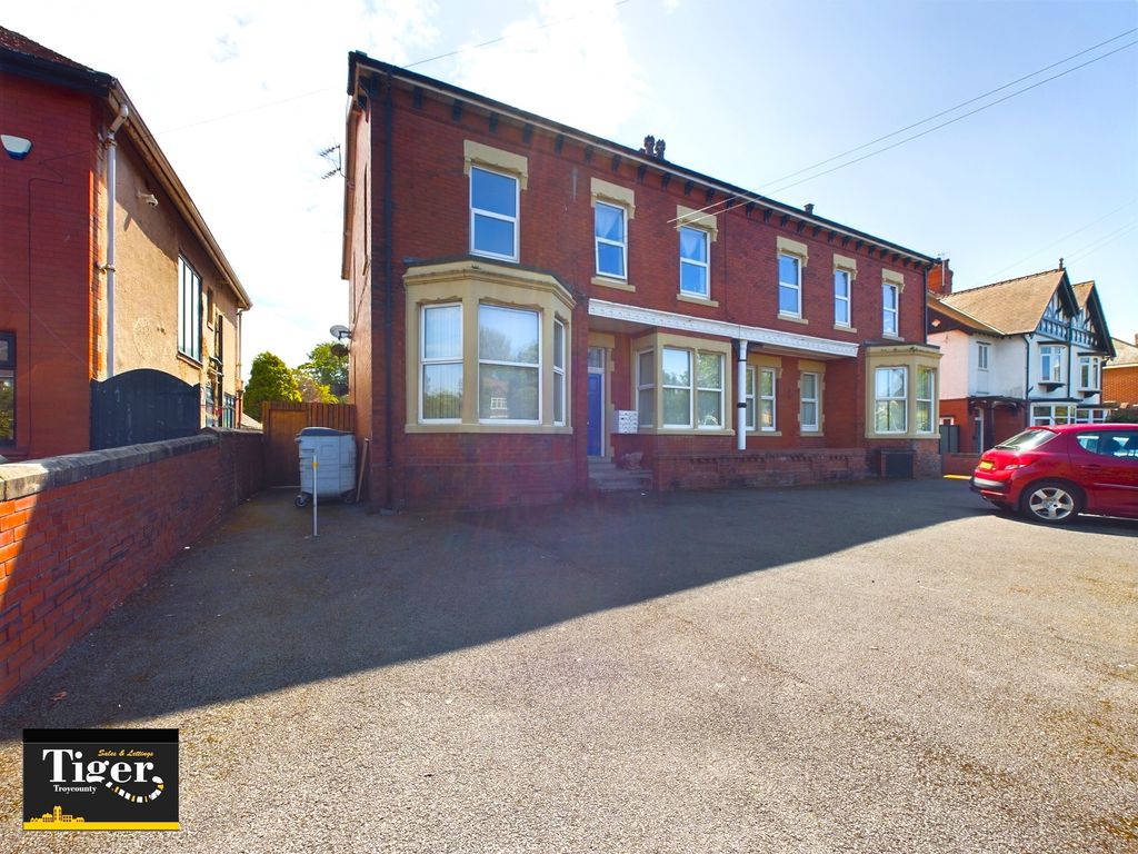 Property photo 1 of 16 Cam03440G0-Pr0128-Still029