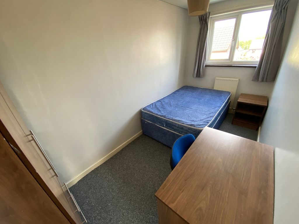 Property photo 2 of 10 A Cozy Double Bedroom Featuring A Comfortable Bed,...