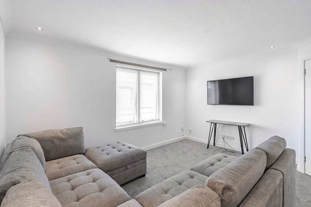 Property photo 3 of 12 Living Room/Diner