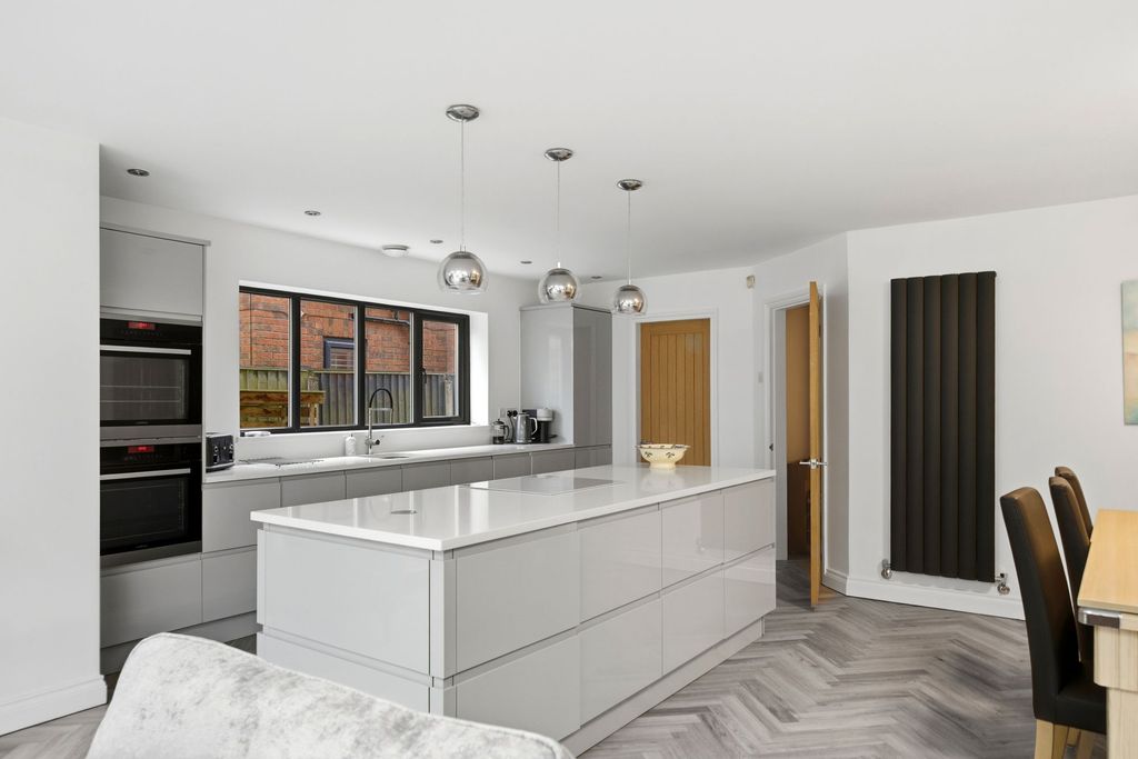 Property photo 2 of 41