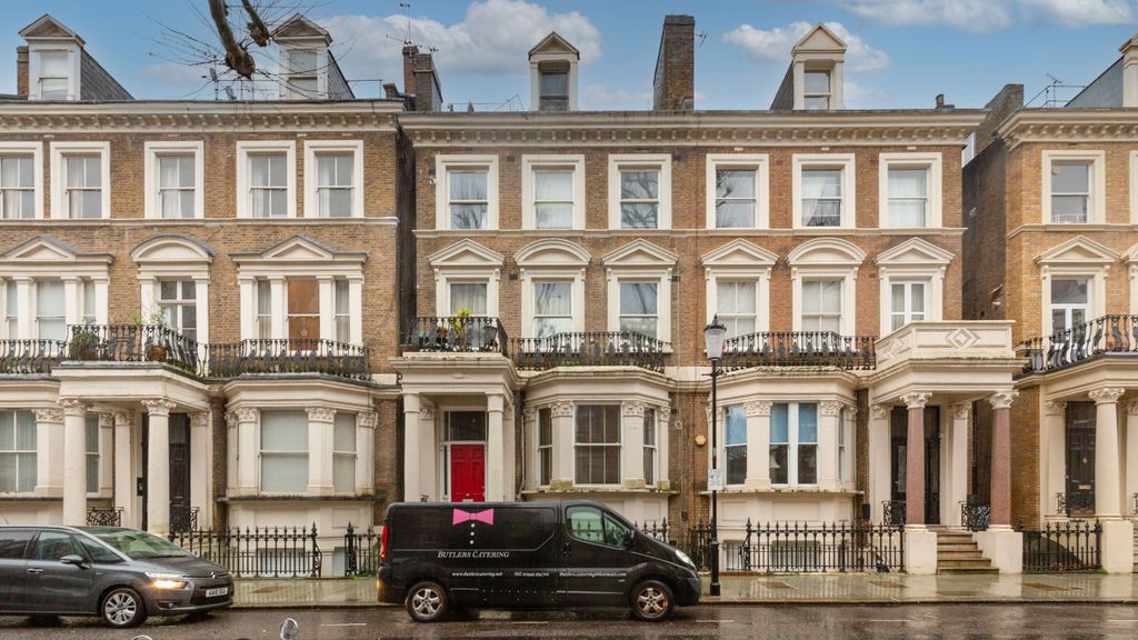 Property photo 1 of 17 Flat 29A Holland Park Gardens, Holland Park, London, W14 8Ea