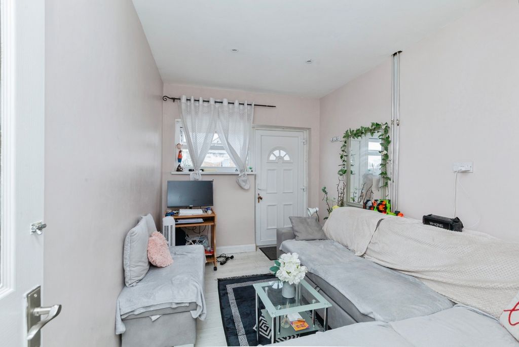 Property photo 2 of 19 Pbox-Img.Jpg