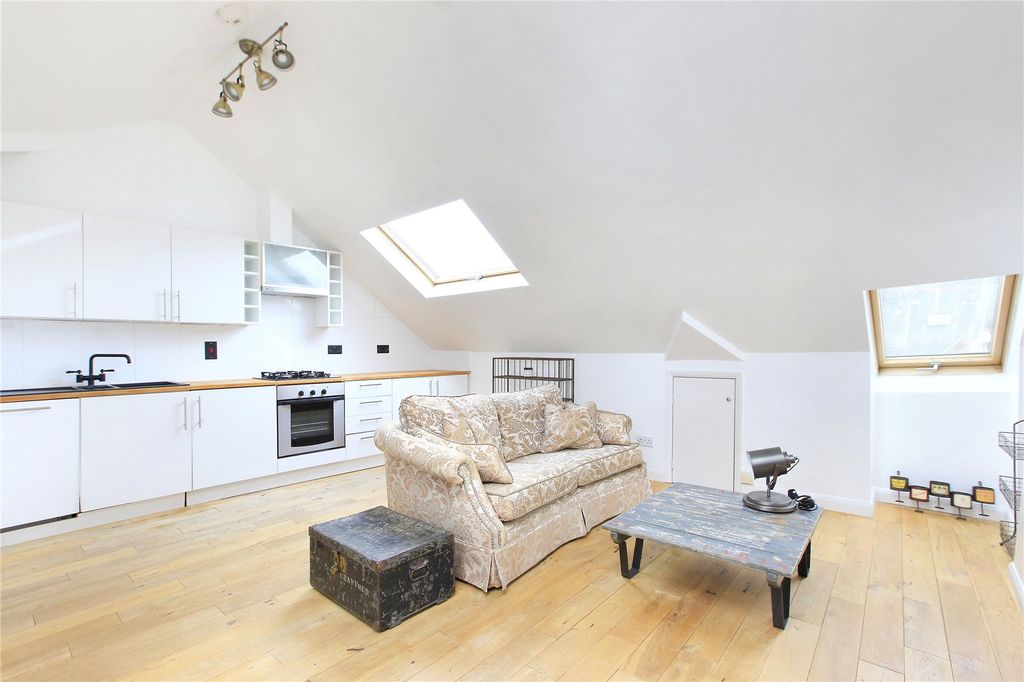Property photo 2 of 8