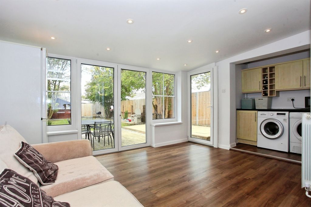 Property photo 3 of 17 Family / Garden Room