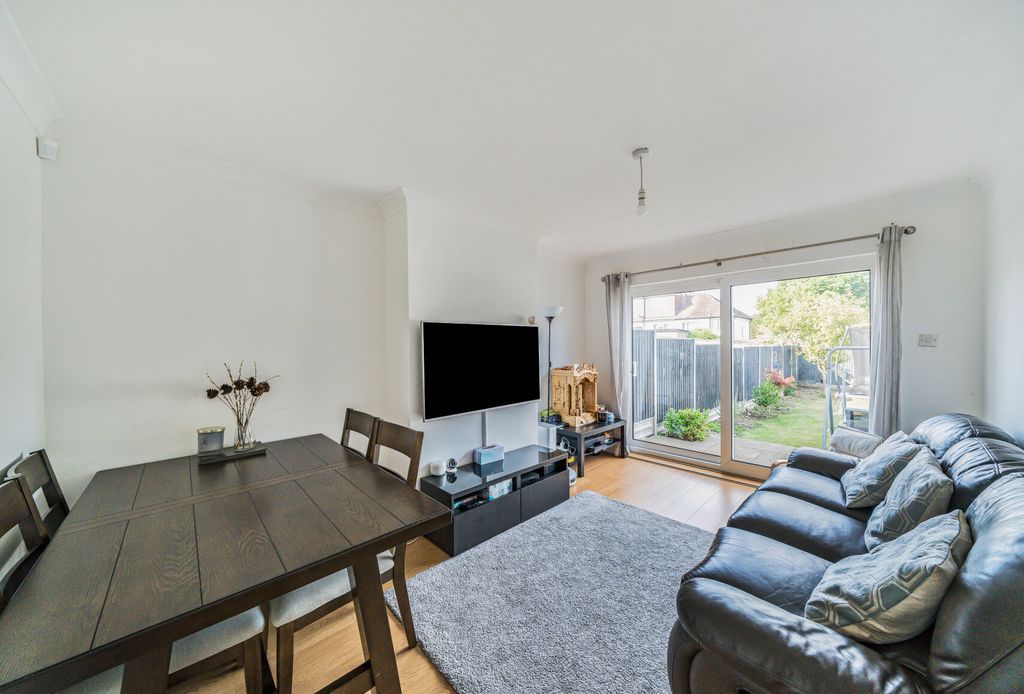 Property photo 3 of 10 Dining Room