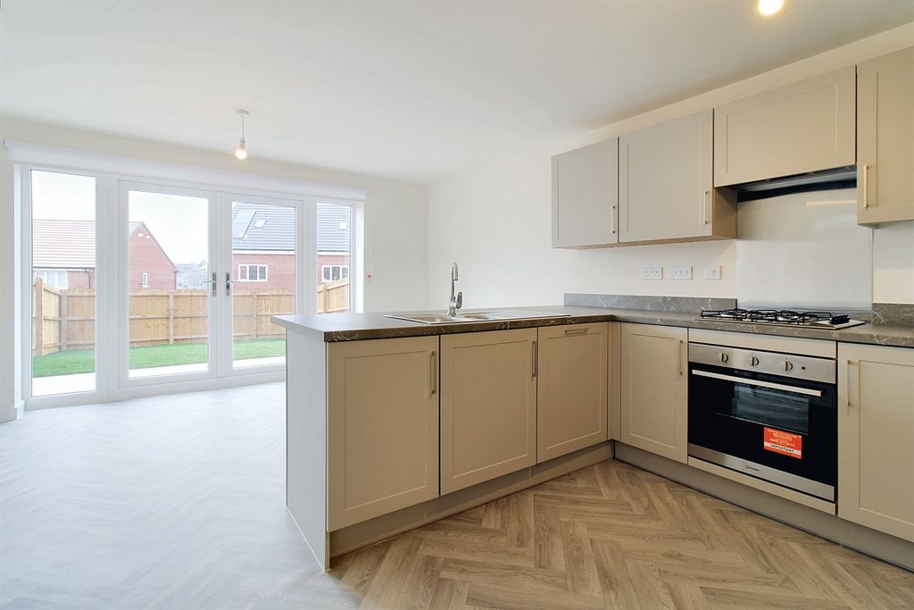 Property photo 3 of 15 Kitchen