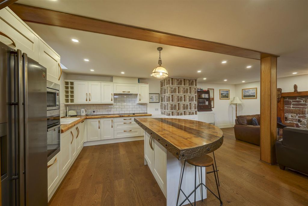 Property photo 3 of 13 Kitchen