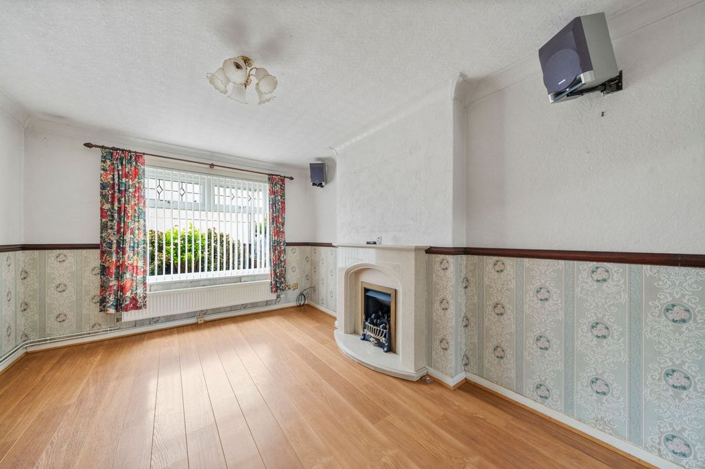 Property photo 2 of 26