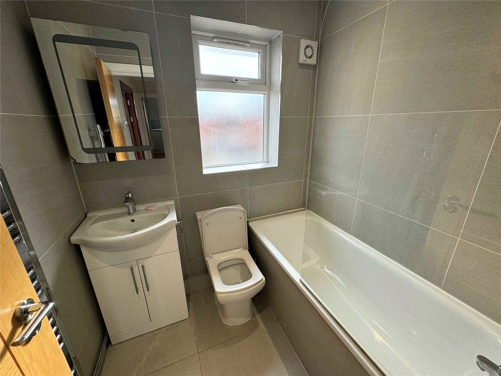 Property photo 3 of 4 Picture No. 04