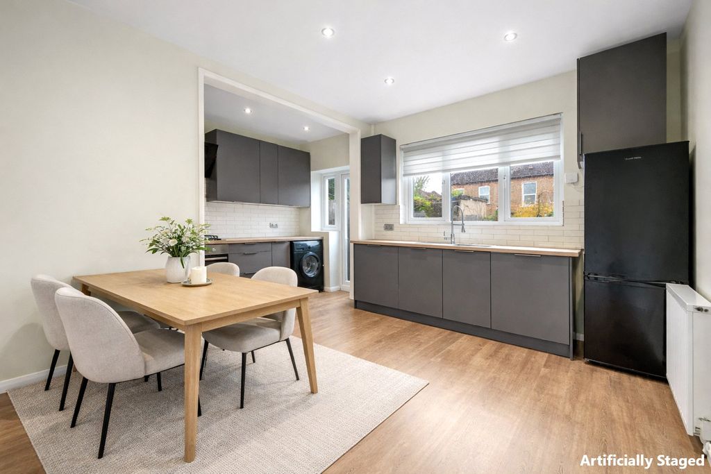 Property photo 3 of 15 Picture No. 21