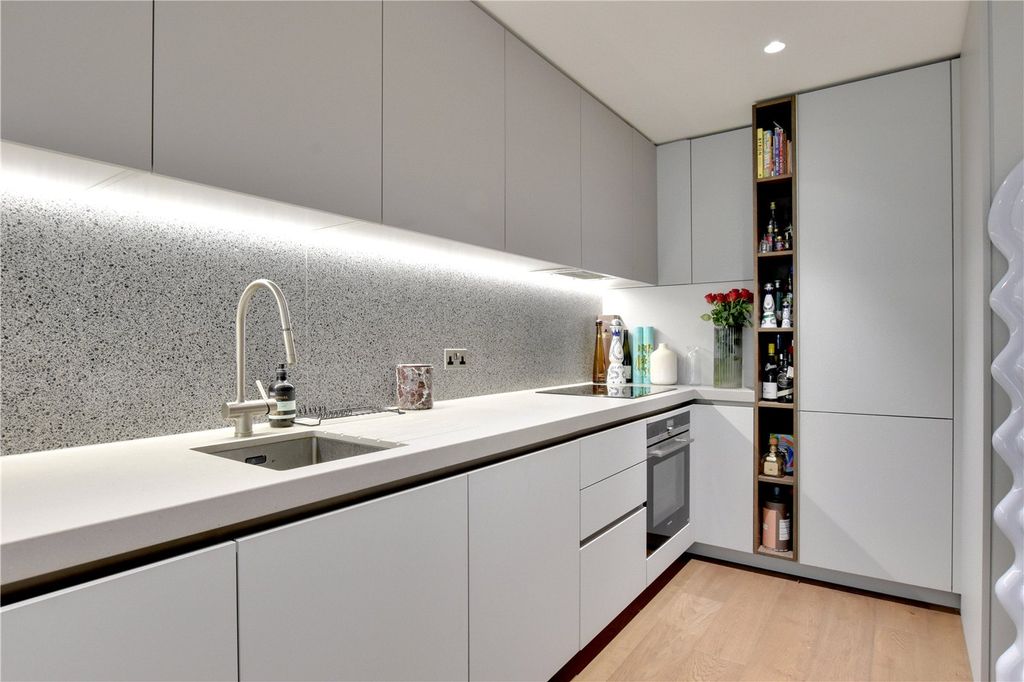 Property photo 3 of 37 Picture No. 10